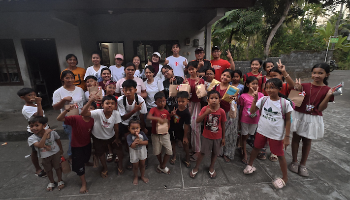 LINI-Group-Photo-with-Les-Community